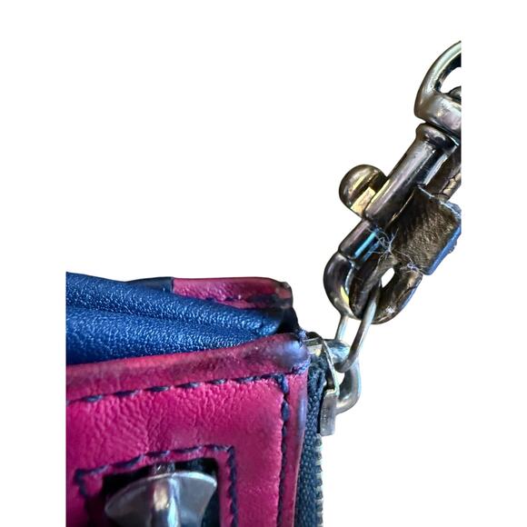 Coach Legacy 2 tone leather wristlet - Picture 7 of 7